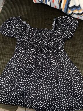 Women’s Black Floral Puff-Sleeve Top
